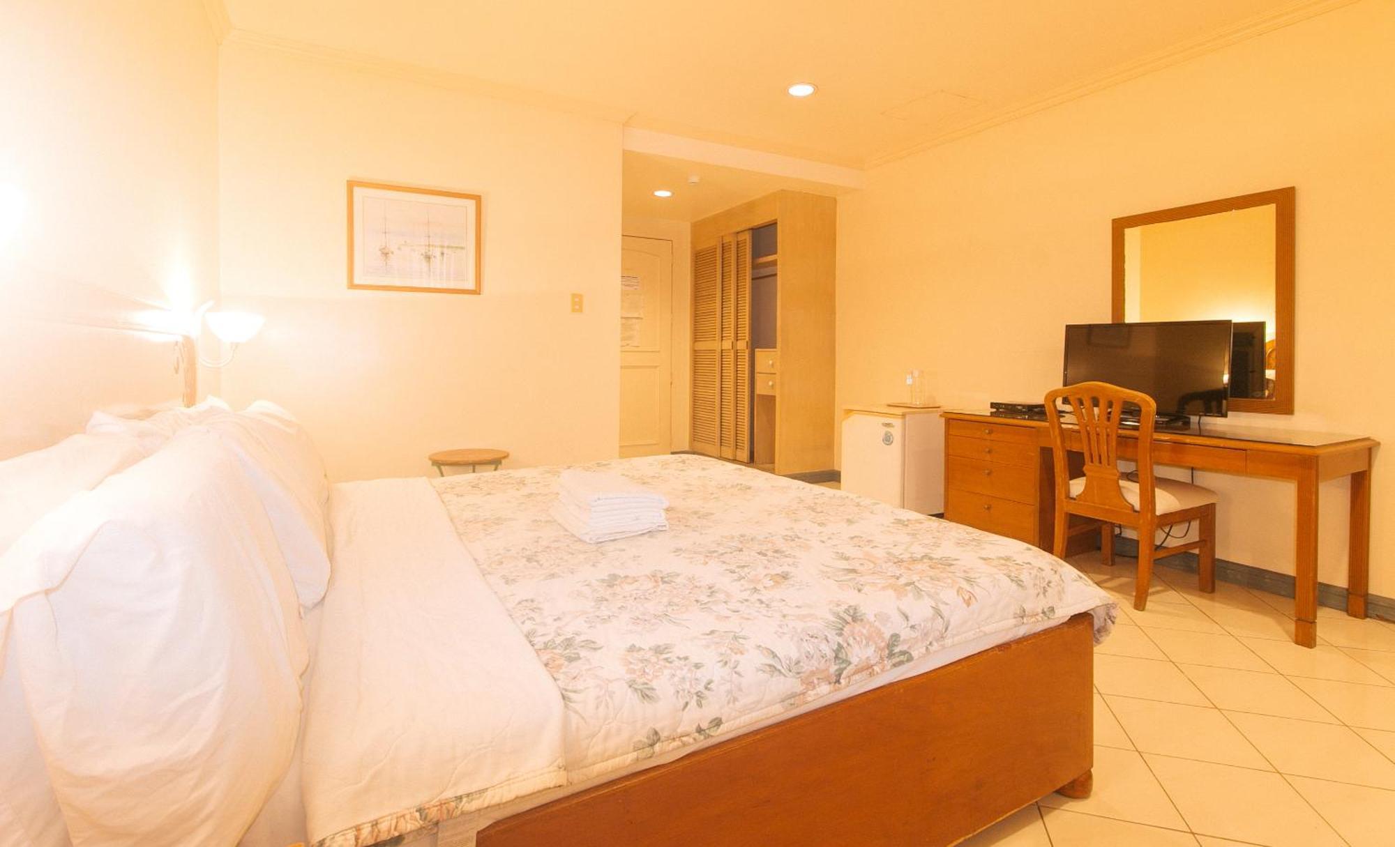 Royal Am Rei Hotel By Reddoorz Bacolod Eksteriør billede