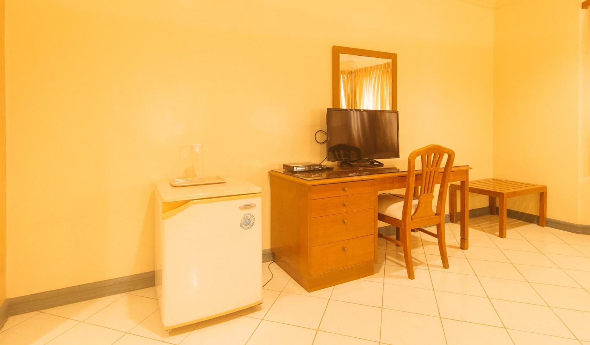 Royal Am Rei Hotel By Reddoorz Bacolod Eksteriør billede